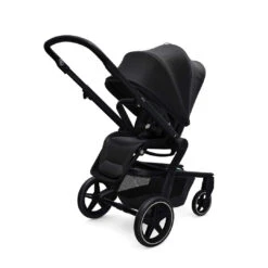 Joolz Hub+ Travel System - Brilliant Black -Joolz Joolz Hub Seat Perspective Brilliant black PF Copy 4e9c1b41 70f2 4ee2 8f3d 3b15701a4563