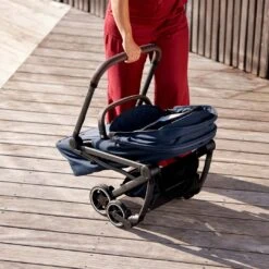 Joolz Aer+ Carrycot - Refined Black -Joolz joolz aer carrycot lifestyle 12