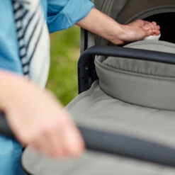 Joolz Geo3 Cloud T Travel System - Brilliant Black -Joolz joolz geo3 lifestyle 6 06121.1708426228