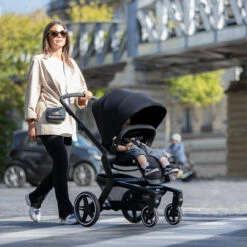 Joolz Hub+ Complete - Brilliant Black -Joolz joolz hub plus pushchair brilliant black lifestyle 1 98965.1611072945