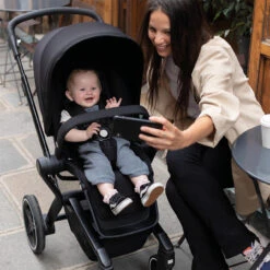 Joolz Hub+ Pushchair - Brilliant Black -Joolz joolz hub plus pushchair brilliant black lifestyle 2 1 96306.1611072945