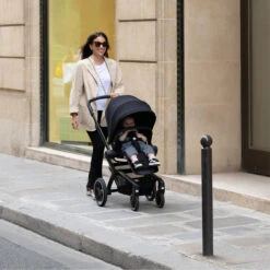 Joolz Hub+ Pushchair - Brilliant Black -Joolz joolz hub plus pushchair brilliant black lifestyle 3 1 66080.1611072946