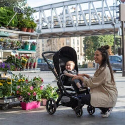 Joolz Hub+ Complete - Brilliant Black -Joolz joolz hub plus pushchair brilliant black lifestyle 4 32618.1611072947