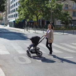 Joolz Hub+ Pushchair - Brilliant Black -Joolz joolz hub plus pushchair brilliant black lifestyle 5 1 26675.1611072948